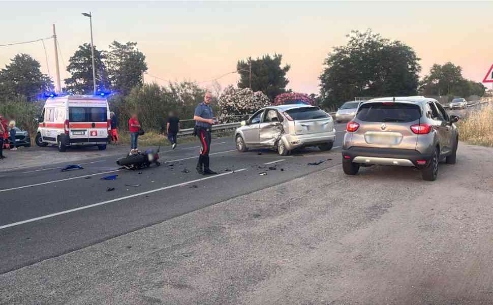 corigliano-rossano-incidente-violento-auto-moto-scontro