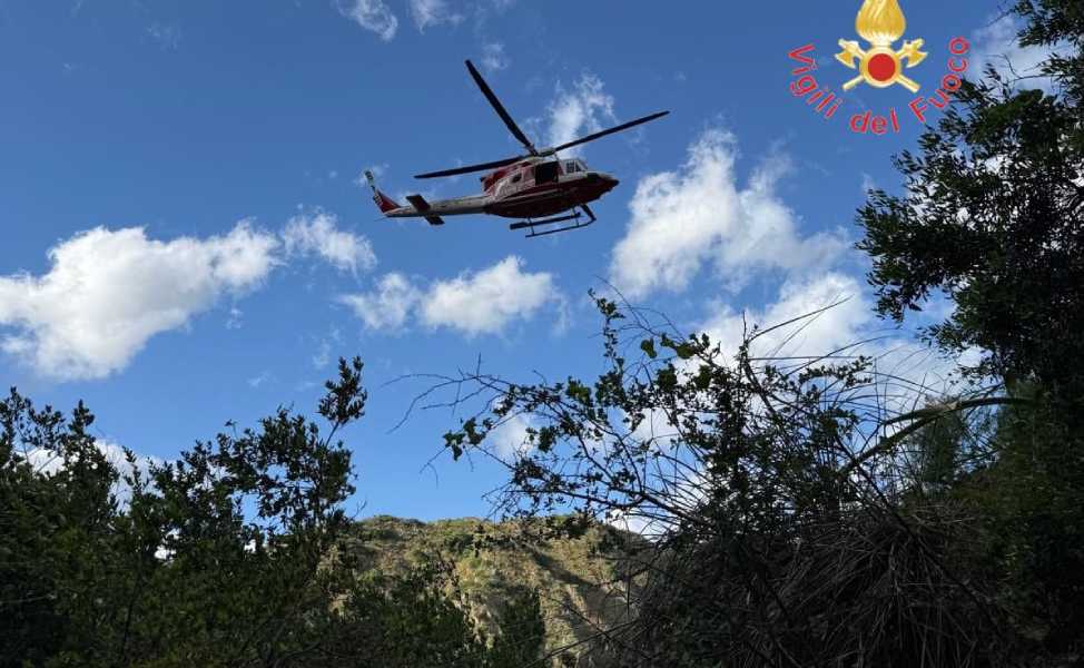 Tragedia a Gerace: precipita in un dirupo per 200 metri, recuperato senza vita dai soccorritori 237 dirupo soccorso vigili fuoco 02