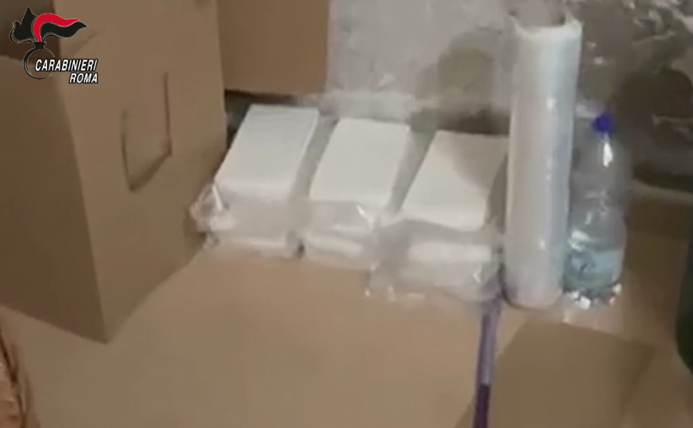La droga negli ovuli e una raffineria clandestina della cocaina, 4 persone in stato di fermo 53 droga laboratorio raffineria 02