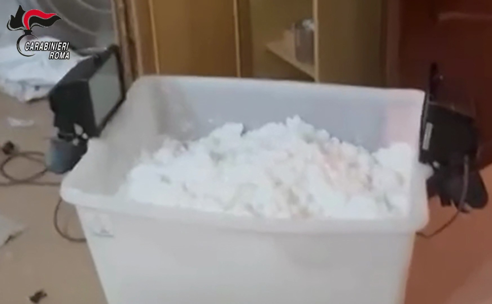 La droga negli ovuli e una raffineria clandestina della cocaina, 4 persone in stato di fermo 51 droga laboratorio raffineria 04