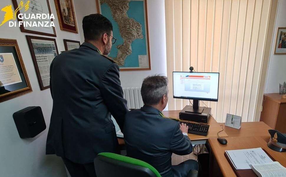 guardia finanza cosenza - accoglienza migranti amantea 02