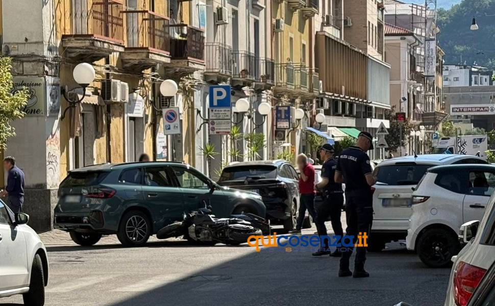 incidente tra via piave e via montesanto cosenza 02