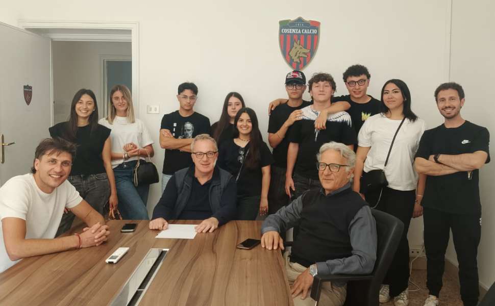 Cuore, calcio e solidarietà: gli studenti cosentini al “Marulla” per due partite di beneficenza 51 partite del cuore - studenti -cosenza