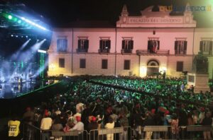 Radio2Live a Cosenza omaggia Rino Gaetano: una notte di musica nel cuore della città - FOTO 91 5radiorai2