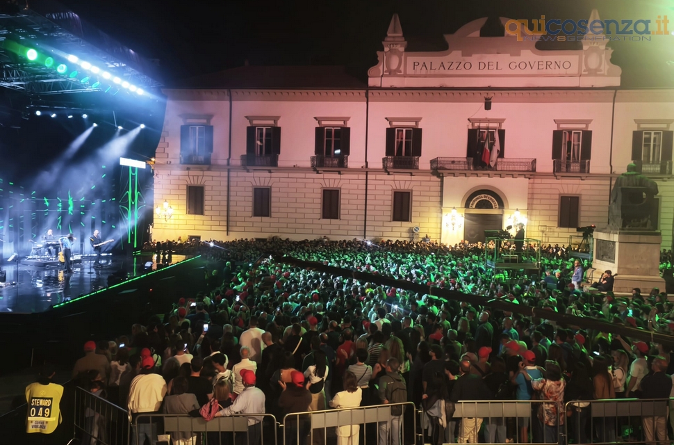 Radio2Live a Cosenza omaggia Rino Gaetano: una notte di musica nel cuore della città - FOTO 52 5radiorai2