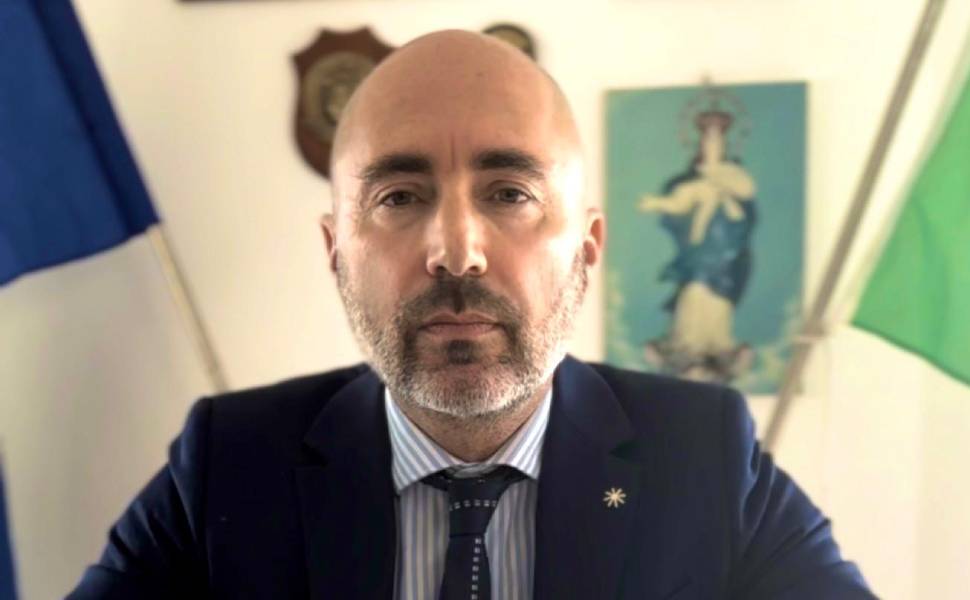 Diamante, stretta contro i rifiuti: mini-isole ecologiche e videosorveglianza per condomìni e attività 53 Achille-Ordine-Sindaco-Diamante ordinanza rifiuti