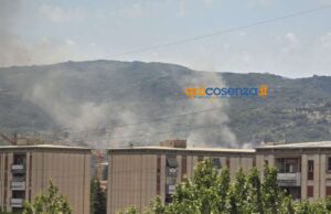 Paura all'autostazione di Cosenza, autobus in fiamme completamente carbonizzato - VIDEO 55 Autobus fiamme Autostazione