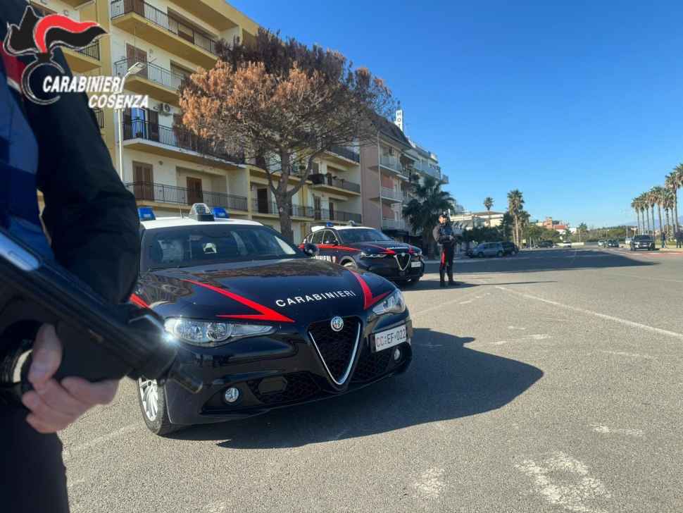 Sfonda la porta di casa dell’ex armato di pistola e 3 pugnali: arrestato 33enne nel Cosentino 51 ex_arrestato