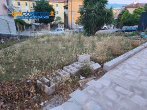 San Vito: un anno dopo le promesse e 13 milioni di investimenti, i residenti «lavori fermi e degrado» 53 Cosenza San Vito - area via S. Albo 010