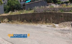 San Vito: un anno dopo le promesse e 13 milioni di investimenti, i residenti «lavori fermi e degrado» 59 Cosenza San Vito - area via S. Albo 03
