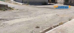 San Vito: un anno dopo le promesse e 13 milioni di investimenti, i residenti «lavori fermi e degrado» 55 Cosenza San Vito - area via S. Albo 08