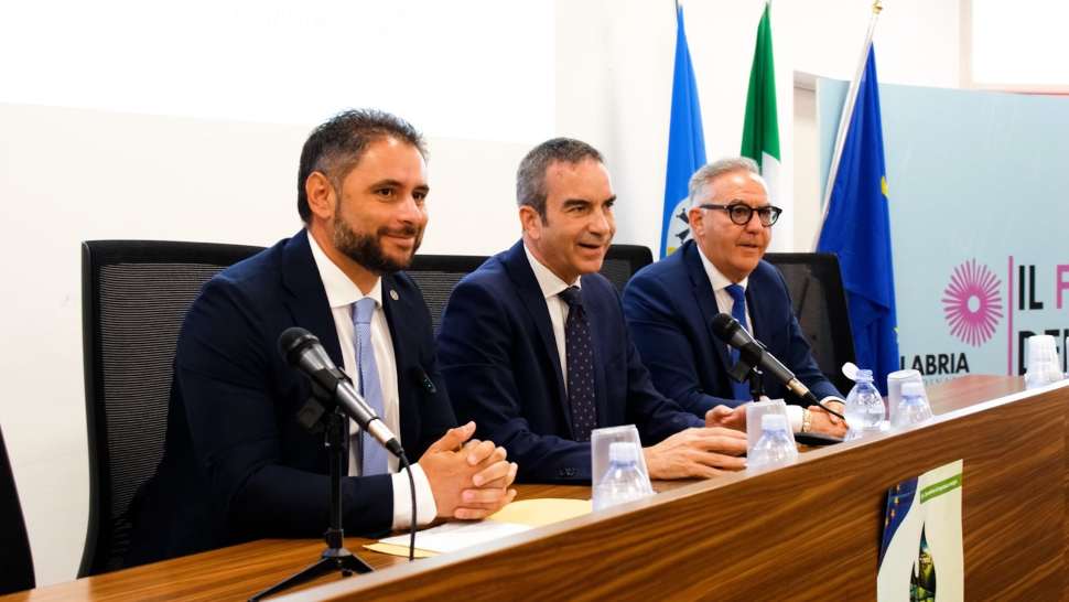 Depurazione in Calabria, in campo interventi per 175 milioni di euro. Occhiuto: «Priorità assoluta» 54 Depurazione incontro occhiuto