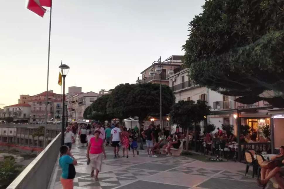 Diamante, sequestrata una struttura balneare per presunta occupazione abusiva 52 Diamante lungomare