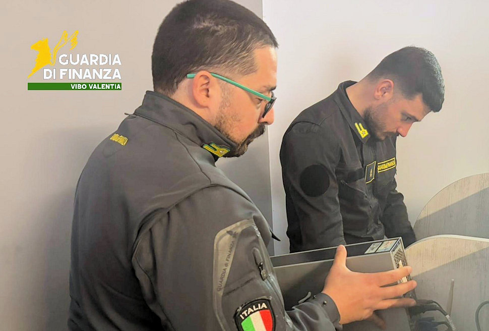Guardia di Finanza Vibo sequestro sala scommesse