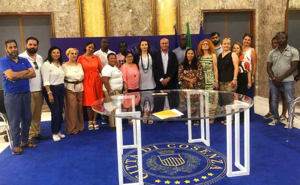 Franz Caruso e alcuni componenti della Consulta Intercultura