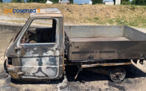 Incendio Cimitero Cosenza mezzo2