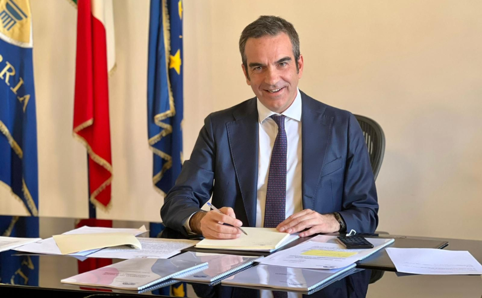 Sanità, Occhiuto rivendica l’uscita dal commissariamento: «Fatevene una ragione, sfigati» 52 Roberto-Occhiuto-firma-ordinanza