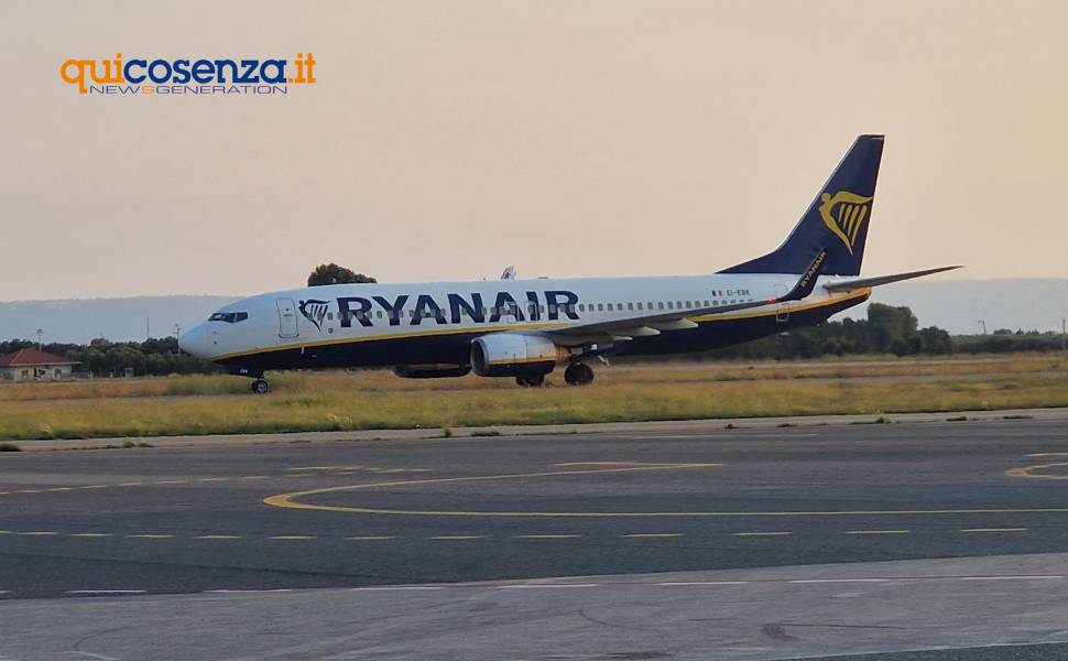 Ryanair, 10 mila voli cancellati: la stangata arriva in Calabria. Ecco le rotte a rischio 51 Ryanair Aeroporto Lamezia 03
