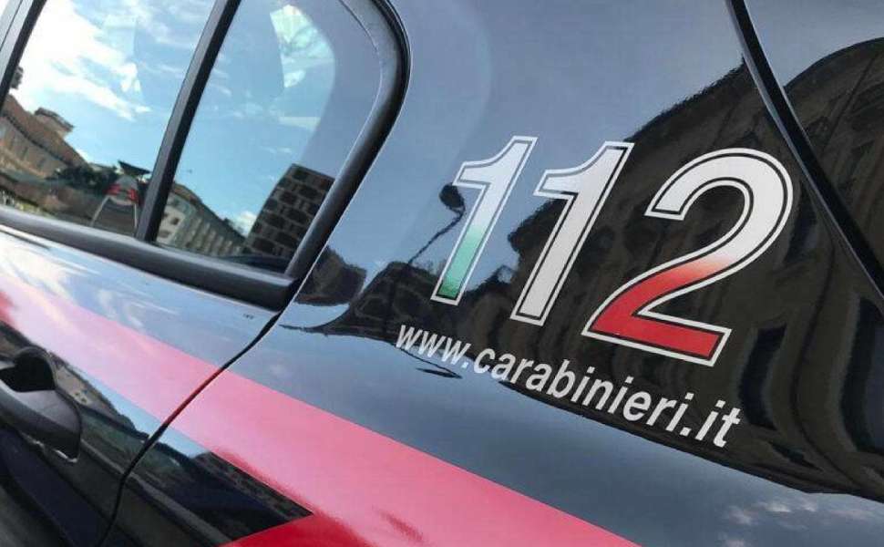 carabinieri ferito coltellate