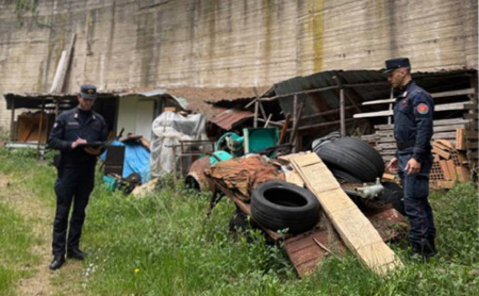 Gestione illecita di rifiuti nel Parco della Sila: sequestrata un’area a Villaggio Mancuso 52 Sila Rifiuti carabinieri forestali sequestro villaggio mancuso 02