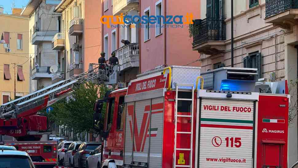 cosenza-caduta-calcina-via-monte-san-michele
