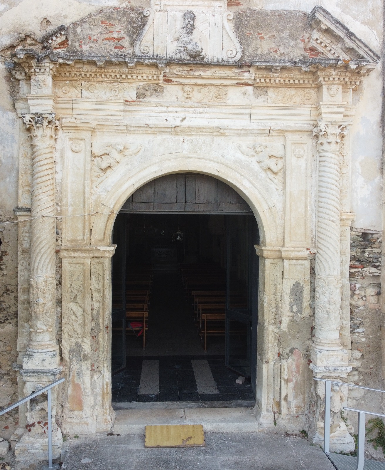 Pietrafitta: dall’Unical un nuovo metodo ecosostenibile per il portale di San Nicola di Bari 52 Pietrafitta: l’Unical sperimenta una nuova metodologia sul portale della Chiesa di San Nicola di Bari