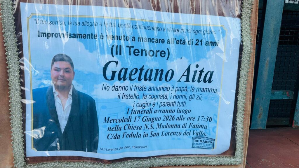 San Lorenzo del Vallo piange la scomparsa di Gaetano Aita, giovane talento del canto lirico 53 gaetano-aita-funerali