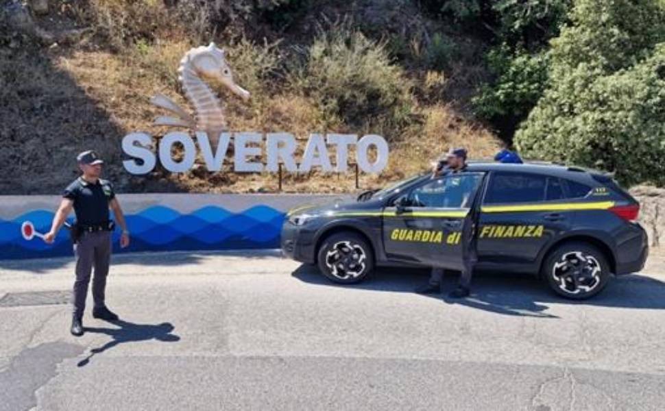Evasione fiscale da 350mila euro tra residenze fittizie e seconde case: scoperti 97 furbetti dell'IMU 51 guardia finanza soverato evasione