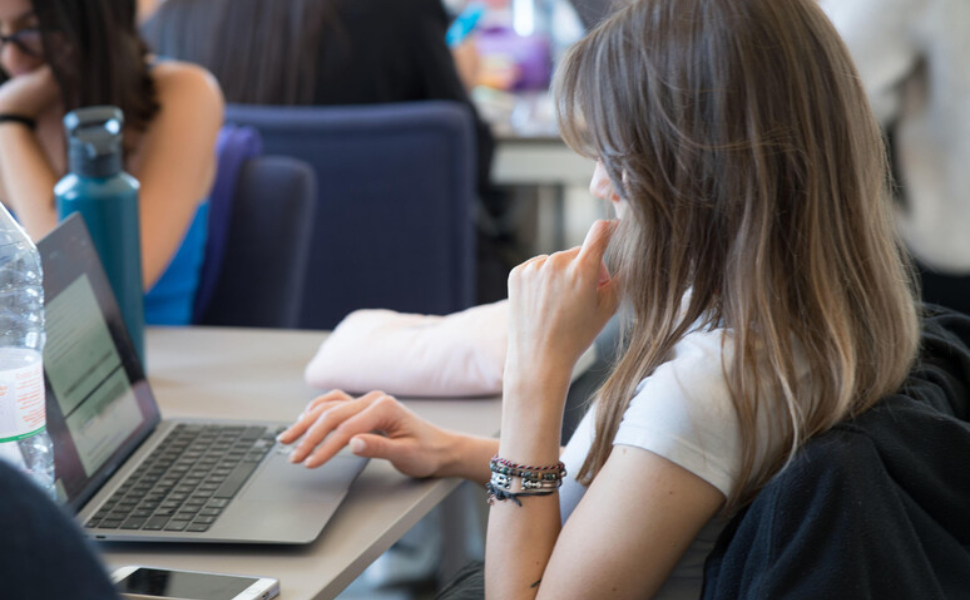intelligenza-artificiale-studenti-ocse-ue