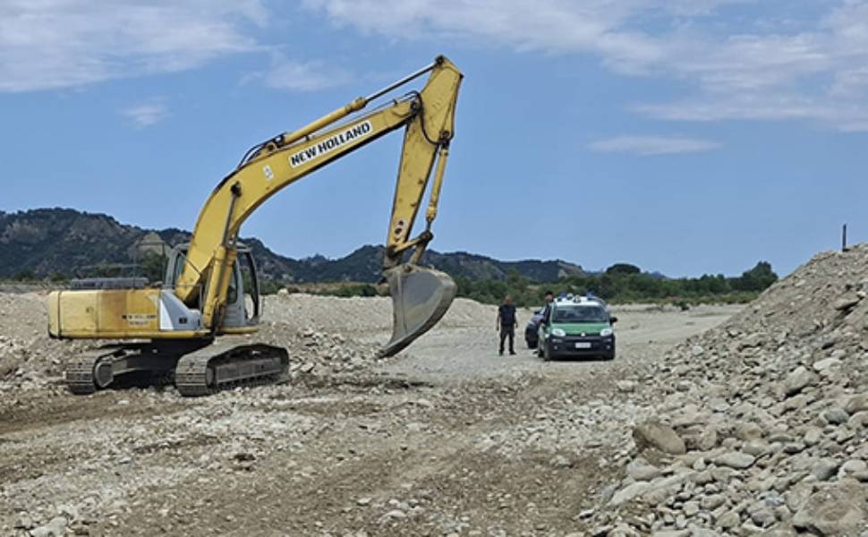 Prelievo abusivo dal fiume Neto, ai domiciliari due operai e 4 denunce 52 sequestro Fiume Neto 02