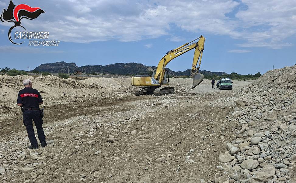 Prelievo abusivo dal fiume Neto, ai domiciliari due operai e 4 denunce 51 sequestro Fiume Neto