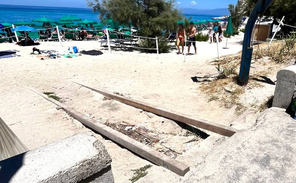 tropea accesso spiaggia delle Roccette 02