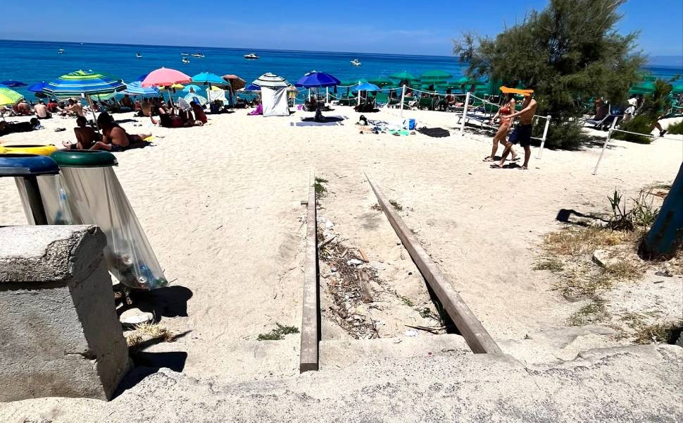 tropea accesso spiaggia delle Roccette
