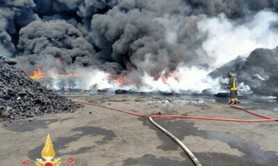 vasto incendio pneumatici