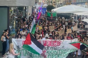 "Natru Pride", il corteo attraversa Cosenza: «un percorso di sensibilizzazione sui diritti nato dal basso» 56 Cosenza Natru Pride
