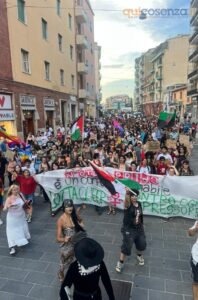 "Natru Pride", il corteo attraversa Cosenza: «un percorso di sensibilizzazione sui diritti nato dal basso» 55 Cosenza Natru Pride