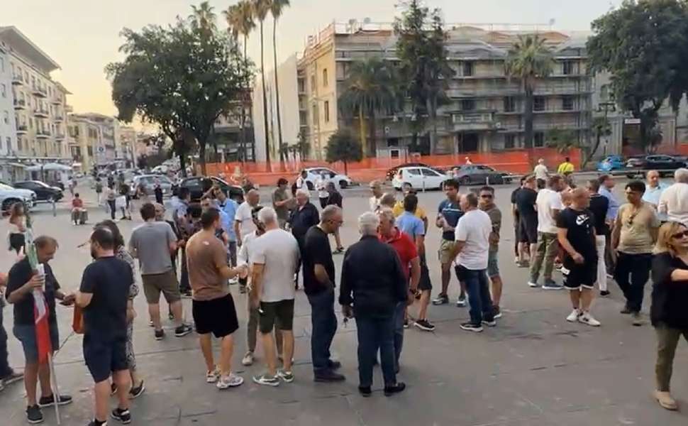 Amaco Sit in Cosenza comune 01
