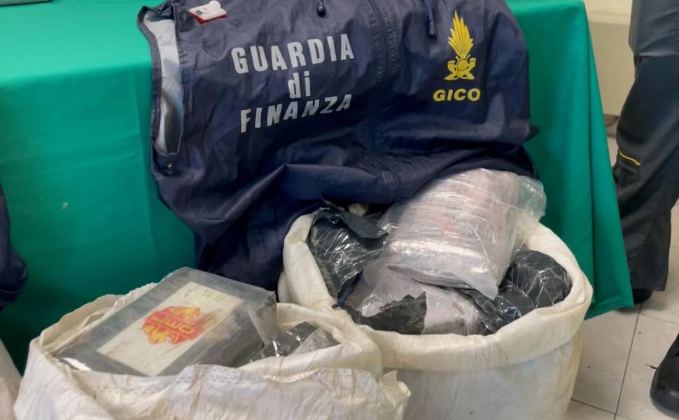 Blitz "Abisso", 6 arresti: coinvolti due calabresi nel tentativo di recuperare 2 tonnellate di cocaina 52 Blitz Abisso cocaina calabresi 02