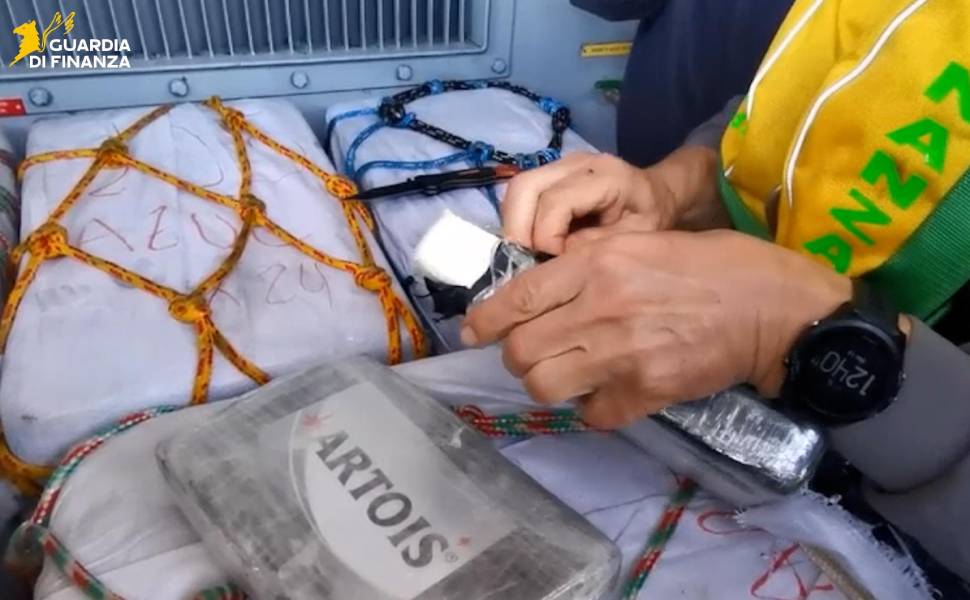 Blitz "Abisso", 6 arresti: coinvolti due calabresi nel tentativo di recuperare 2 tonnellate di cocaina 51 Blitz Abisso cocaina calabresi 03