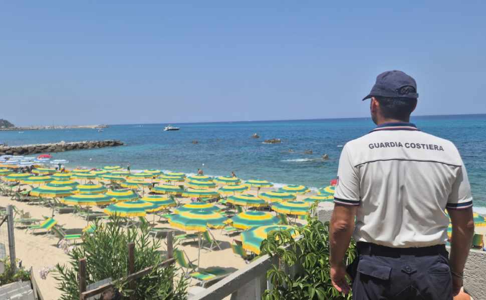 Blitz Guardia Costiera - spiaggia libera costa degli Dei