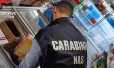 Carabinieri NAS supermercato alimenti 01