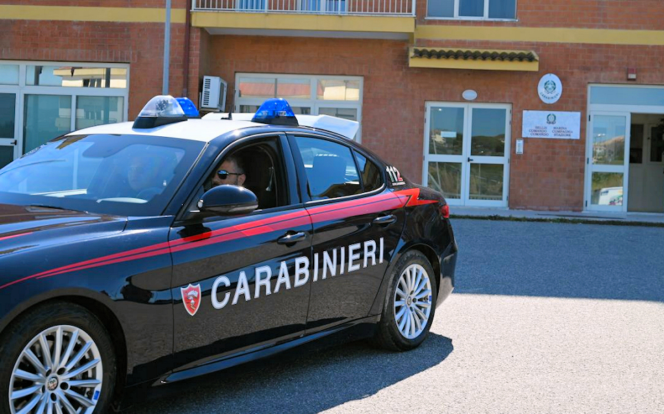 Ruba in una boutique e in macelleria, ma perde il cellulare e un biglietto con dati personali: denunciato 35enne 214 Carabinieri auto denuncia furto boutique