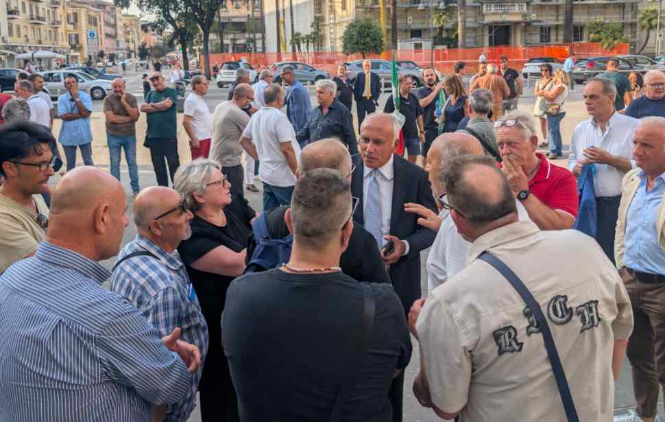 Casruso sit in Amaco