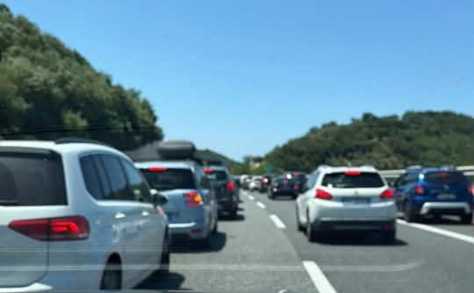 Autostrada A2, incidente in galleria all'altezza di Falerna: disagi alla circolazione e lunghe code 52 Code A2 incidente Falerna