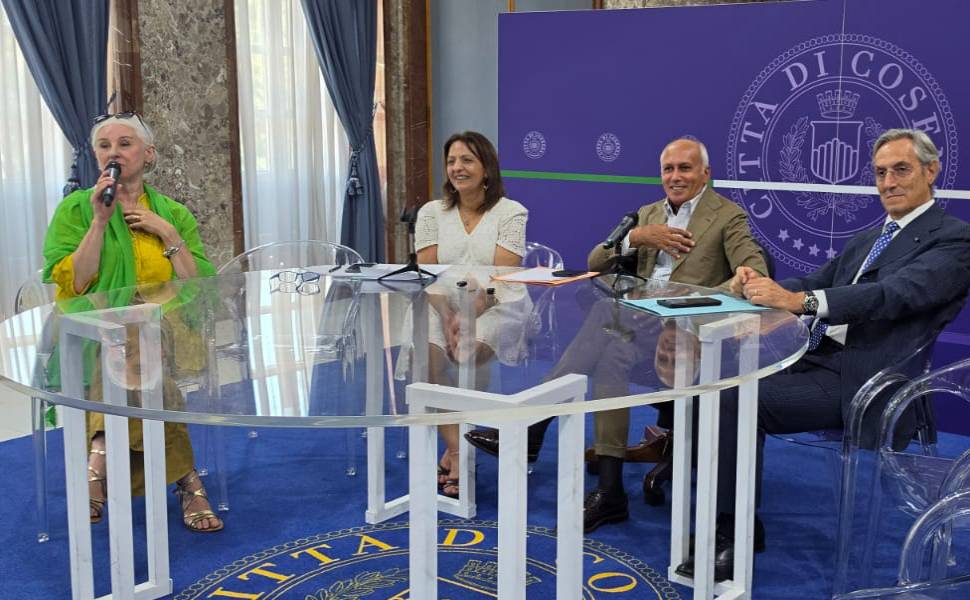 "Cosenza Crea", l'artigianato motore di sviluppo: dal marchio "Fatto a Cosenza" ad un souvenir identitario 51 Cosenza Crea - artigianato 01