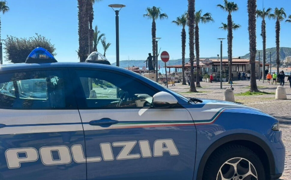 Crotone polizia rissa a colpi di coltello lungomare