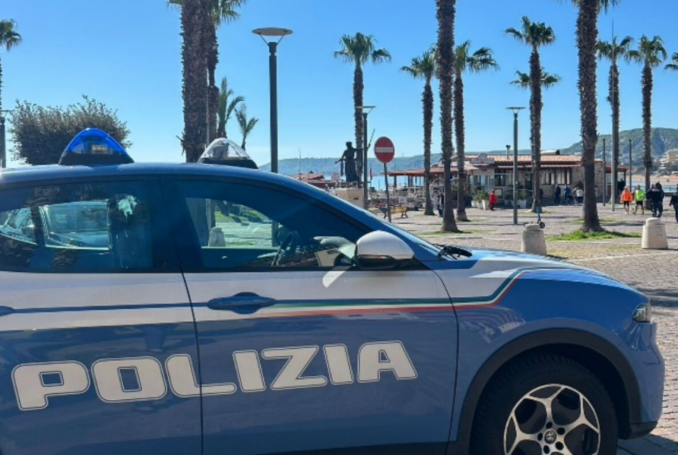 Crotone polizia rissa a colpi di coltello lungomare