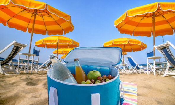 Cibo e acqua da casa vietati nei lidi