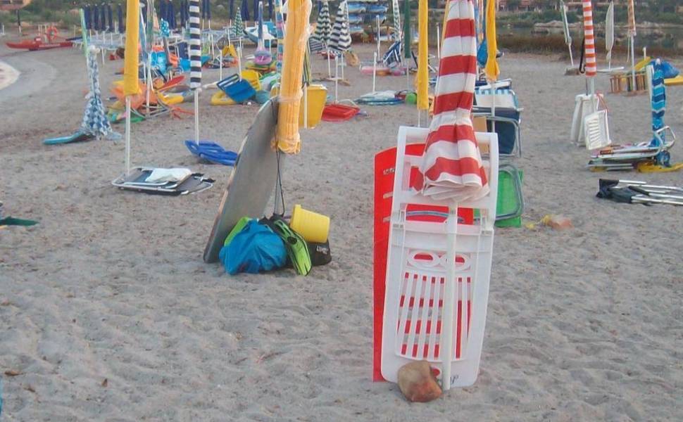 Furbetti dell'ombrellone sul Tirreno cosentino: cosa dice la legge e come difendere la spiaggia libera 91 Furbetti ombrellone tirreno cosentino 01
