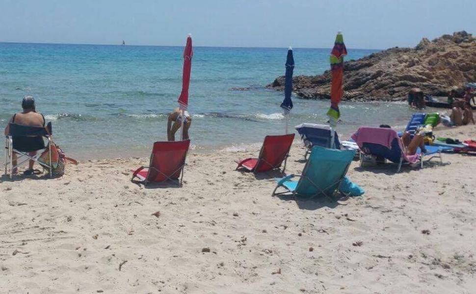 Furbetti dell'ombrellone sul Tirreno cosentino: cosa dice la legge e come difendere la spiaggia libera 53 Furbetti ombrellone tirreno cosentino 02